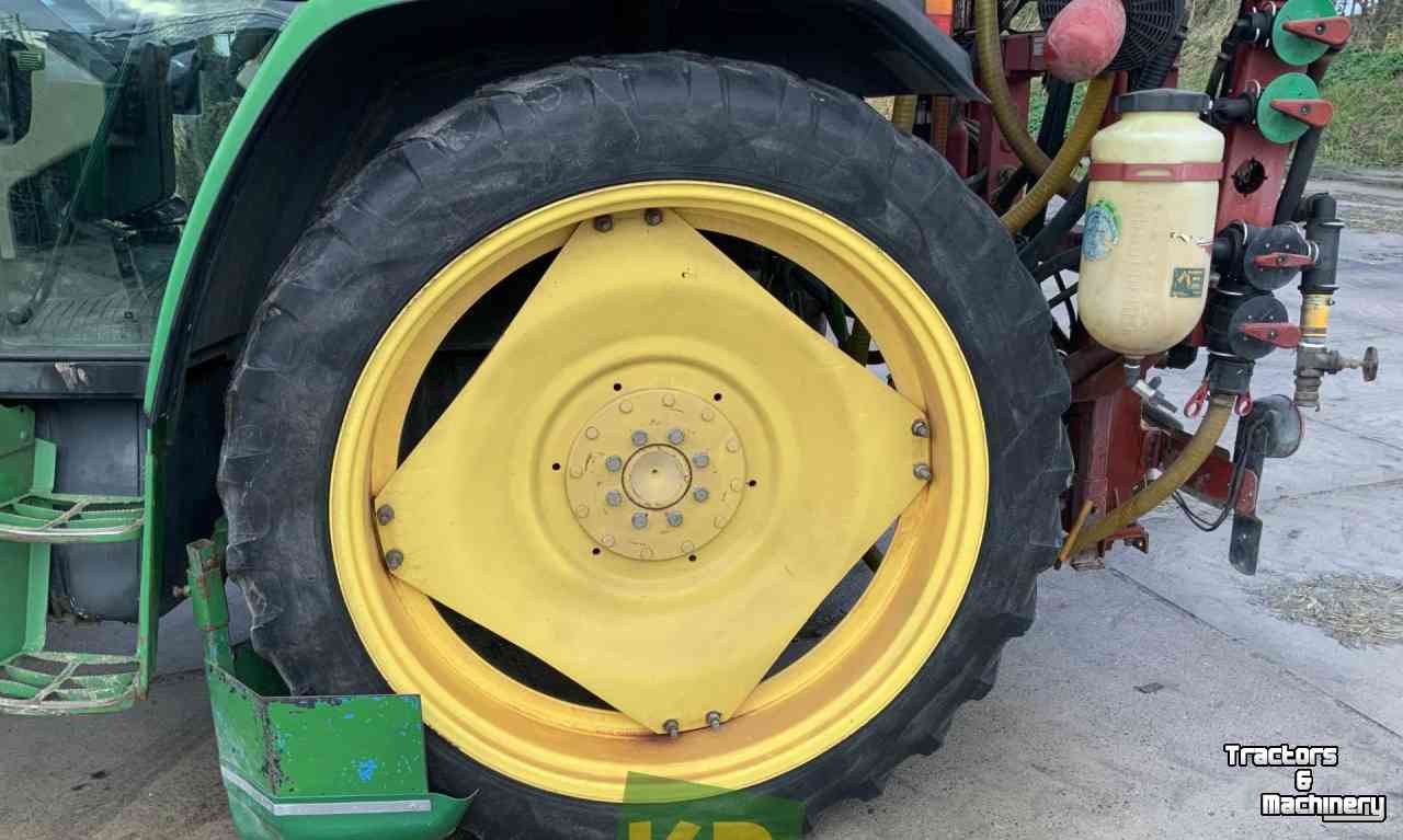 Traktoren John Deere 6110 SE Tractor + Hardi TwinForce Veldspuit