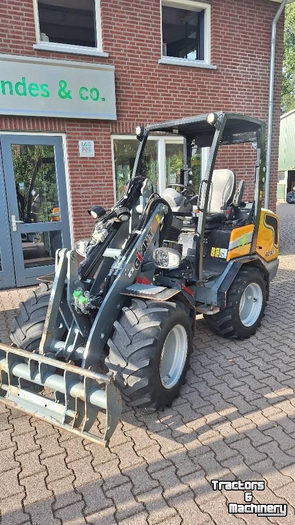 Shovel / Wiellader / Kniklader Giant G2700E