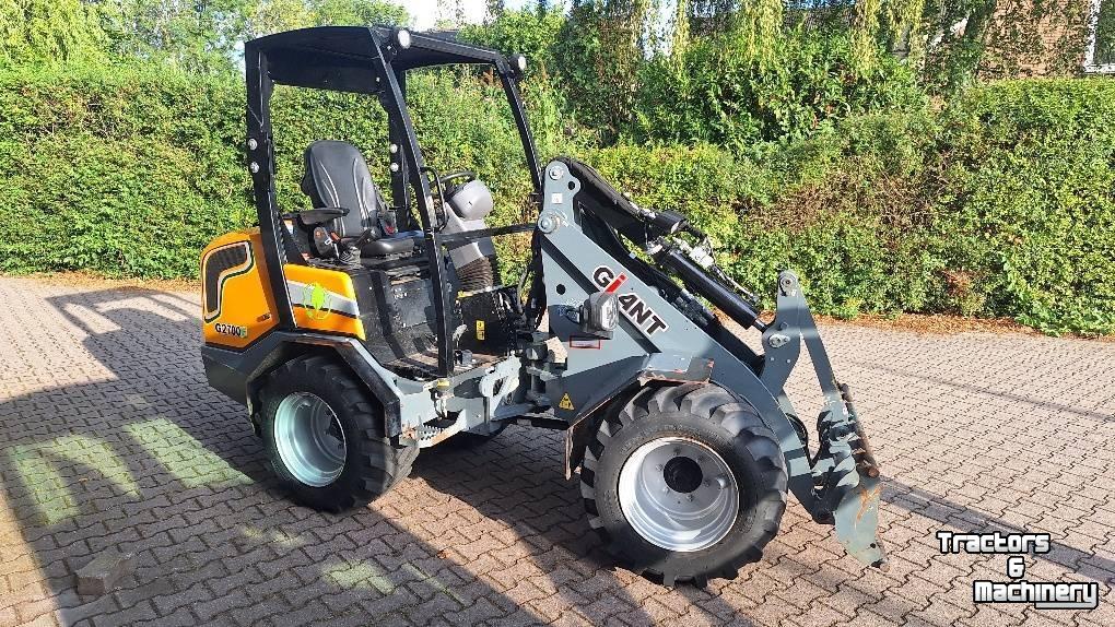 Shovel / Wiellader / Kniklader Giant G2700E
