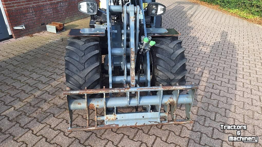 Shovel / Wiellader / Kniklader Giant G2700E