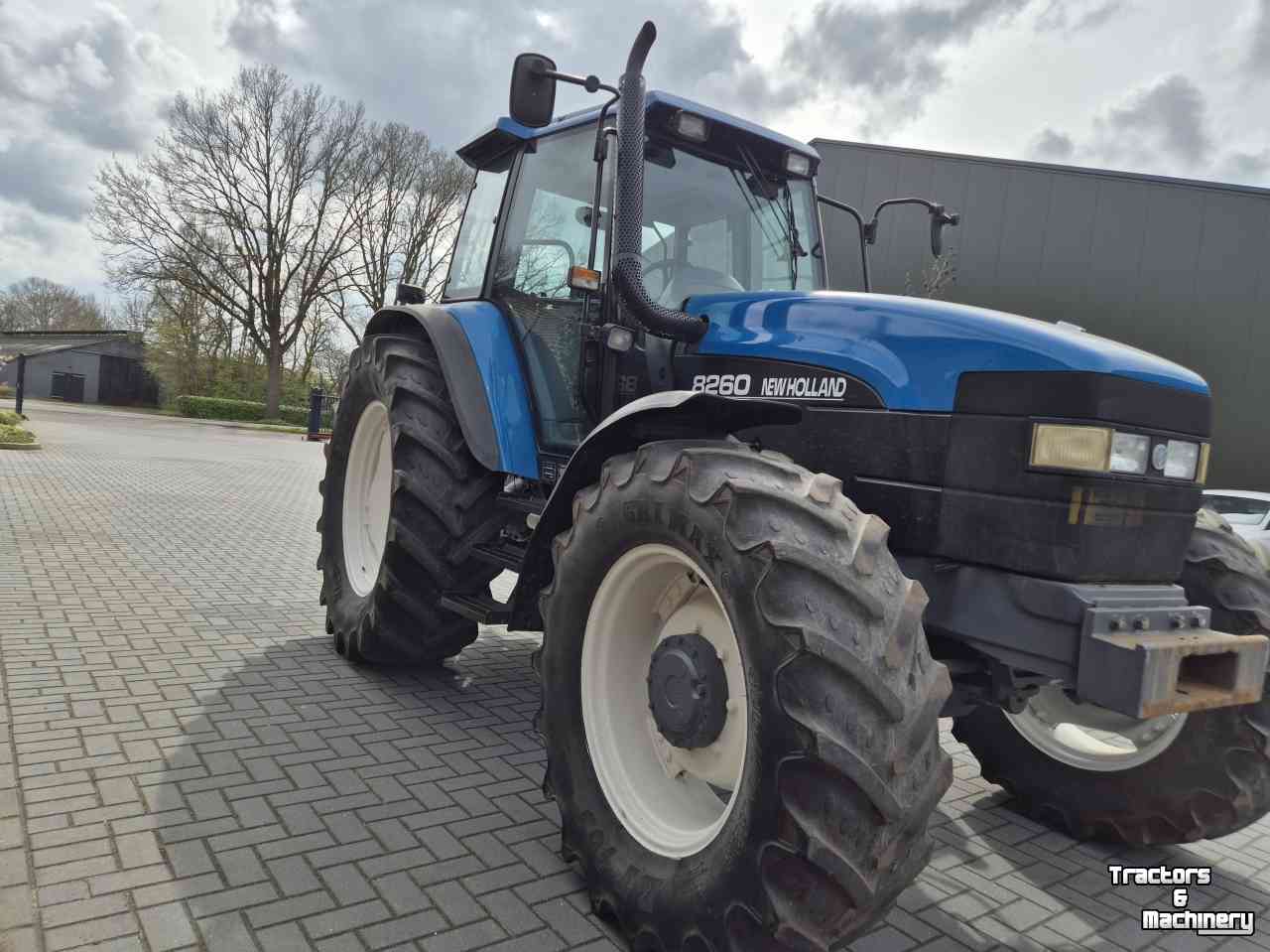 Tractor / Trekker New Holland 8260