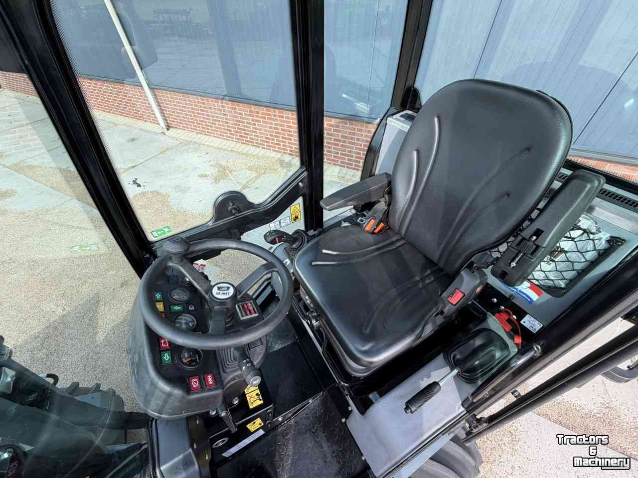 Shovel / Wiellader / Kniklader Giant G2300 HD Cabine