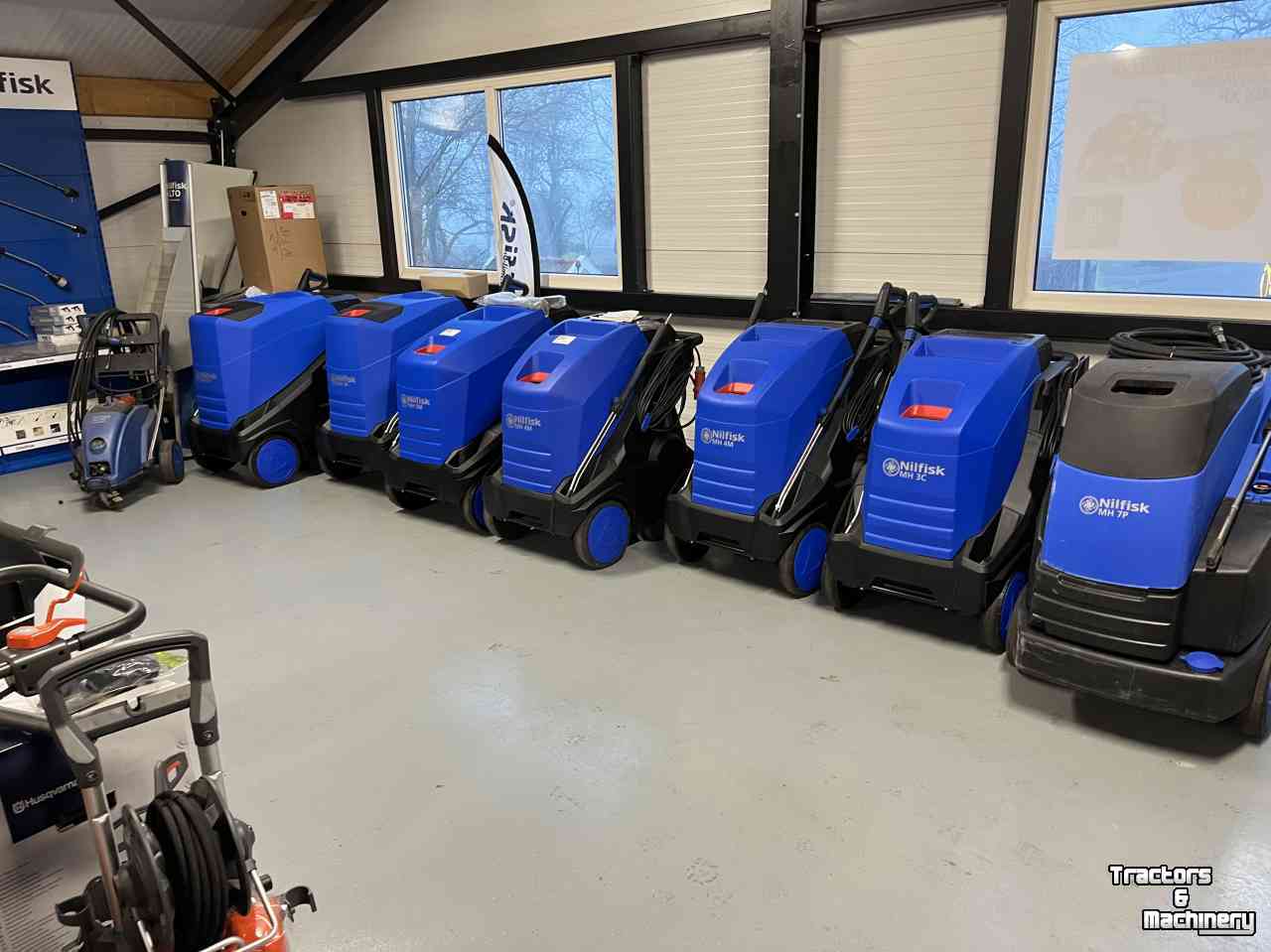 Zitmaaier Husqvarna Husqvarna R200IX Elektrische zitmaaier. Nieuw!
