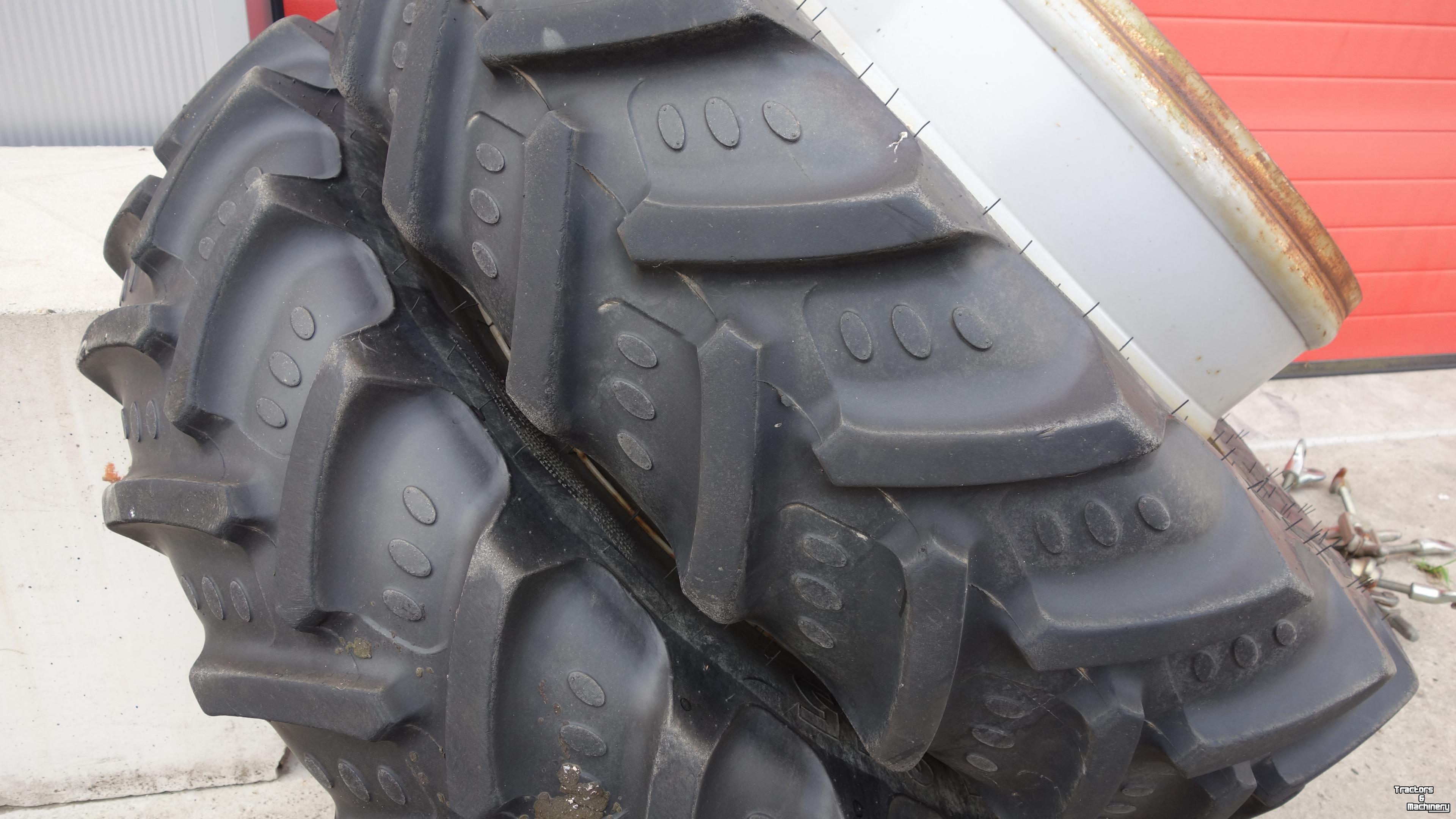 Wielen, Banden, Velgen & Afstandsringen BKT Onbekend 320/85R32-28 GS DUBBELLUCHT