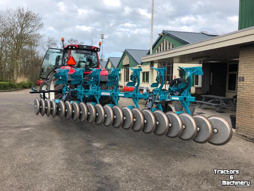 Overige grondbewerkingsmachines en toebehoren Kramer ECO ploeg EMMEGIEMME on land in de veur