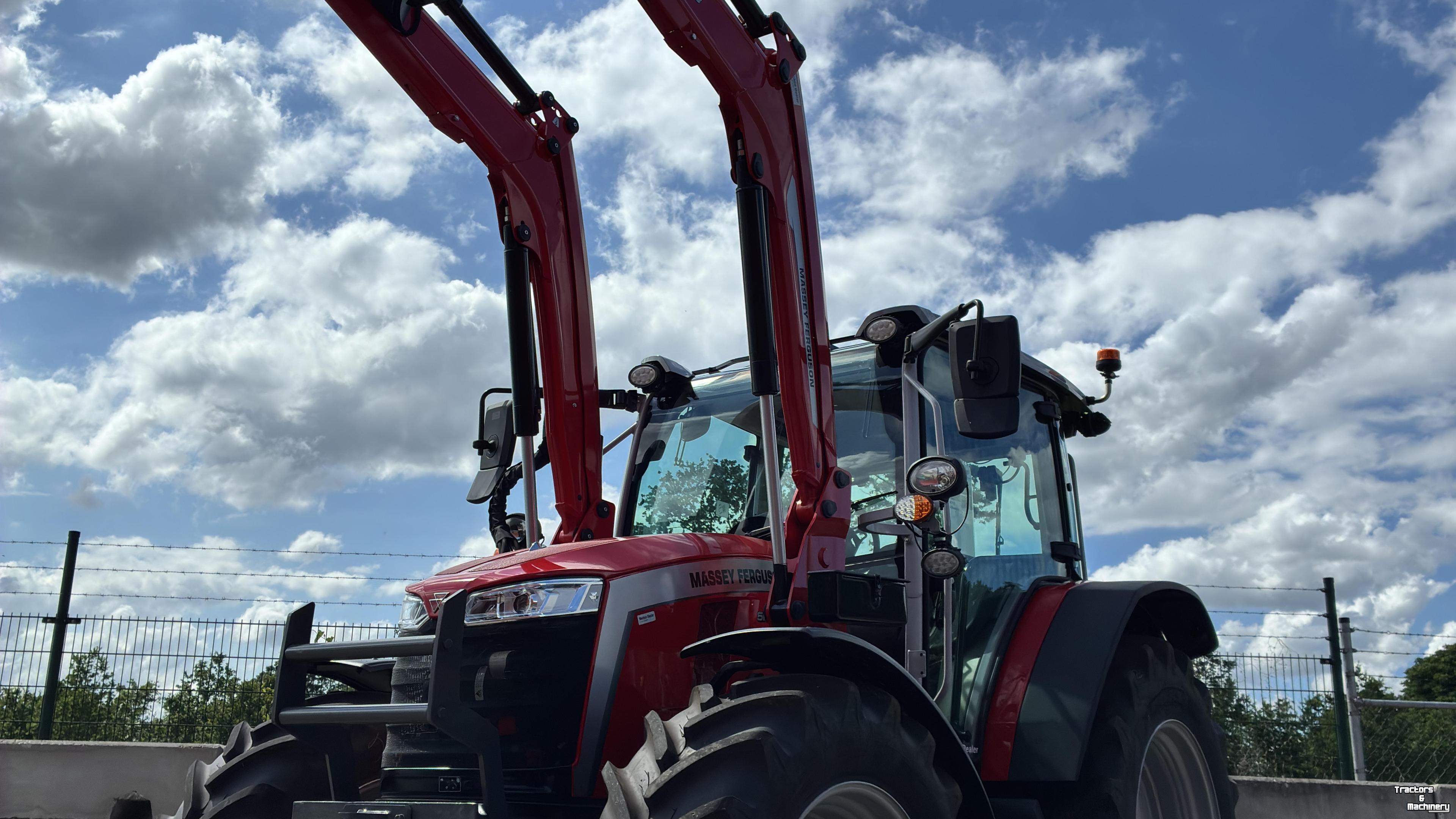 Tractor / Trekker Massey Ferguson 5M.115 D4