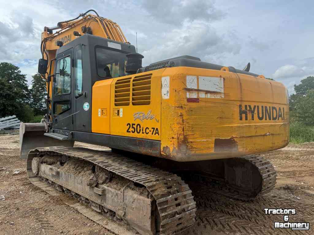 Rupskraan / Graafmachine op rupsen Hyundai 250-7A