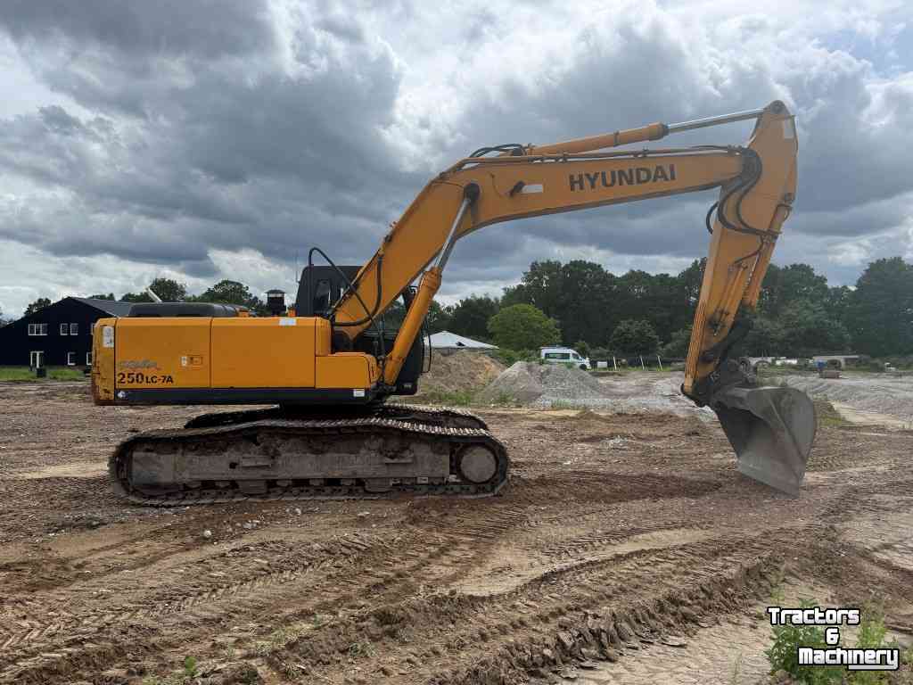 Rupskraan / Graafmachine op rupsen Hyundai 250-7A