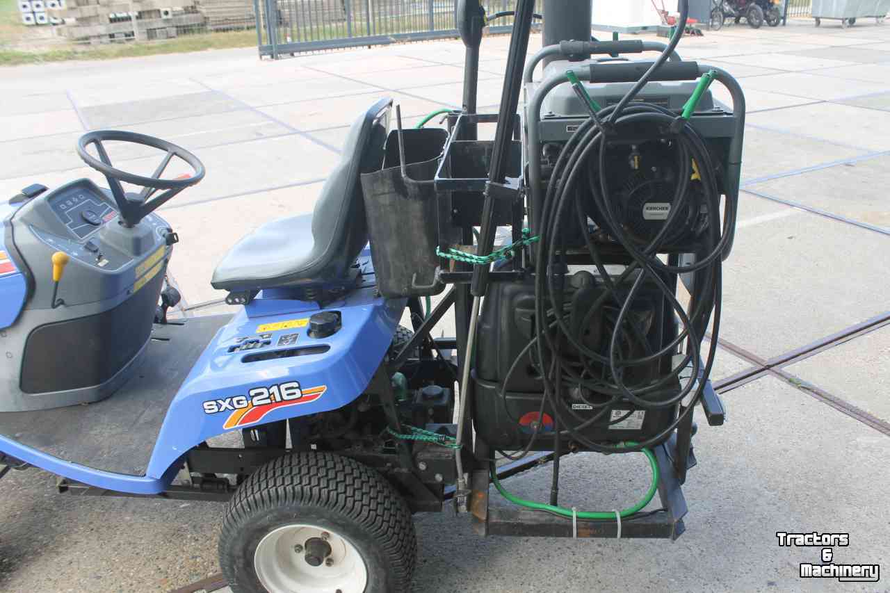 Compact tractor Iseki SXG216H diesel hydrostaat minitrekker met Weedmaster onkruidkoker heetwatermachine