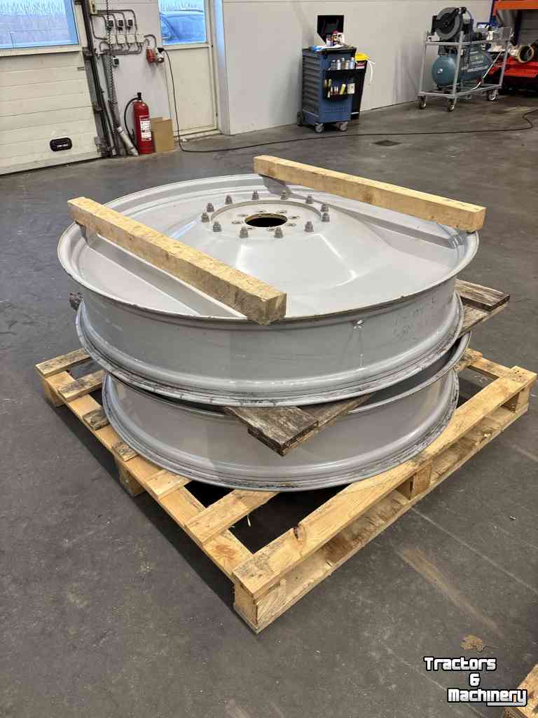 Wielen, Banden, Velgen & Afstandsringen Molcon 10 x54 achter en 10 x38 voor