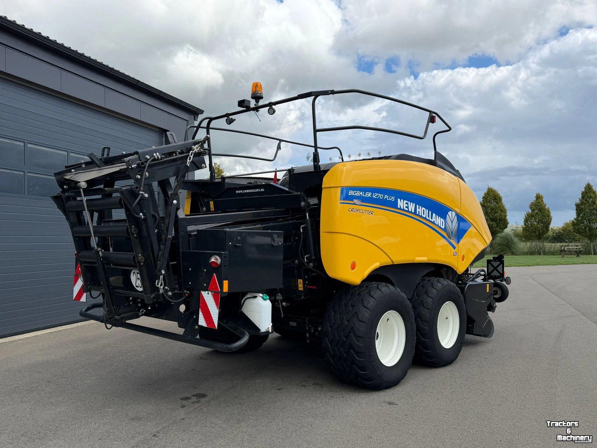 Persen / Balenpers / Pakkenpers New Holland BIGBALER 1270 PLUS BigBaler 1270 Plus CropCutter Vierkante balenpers