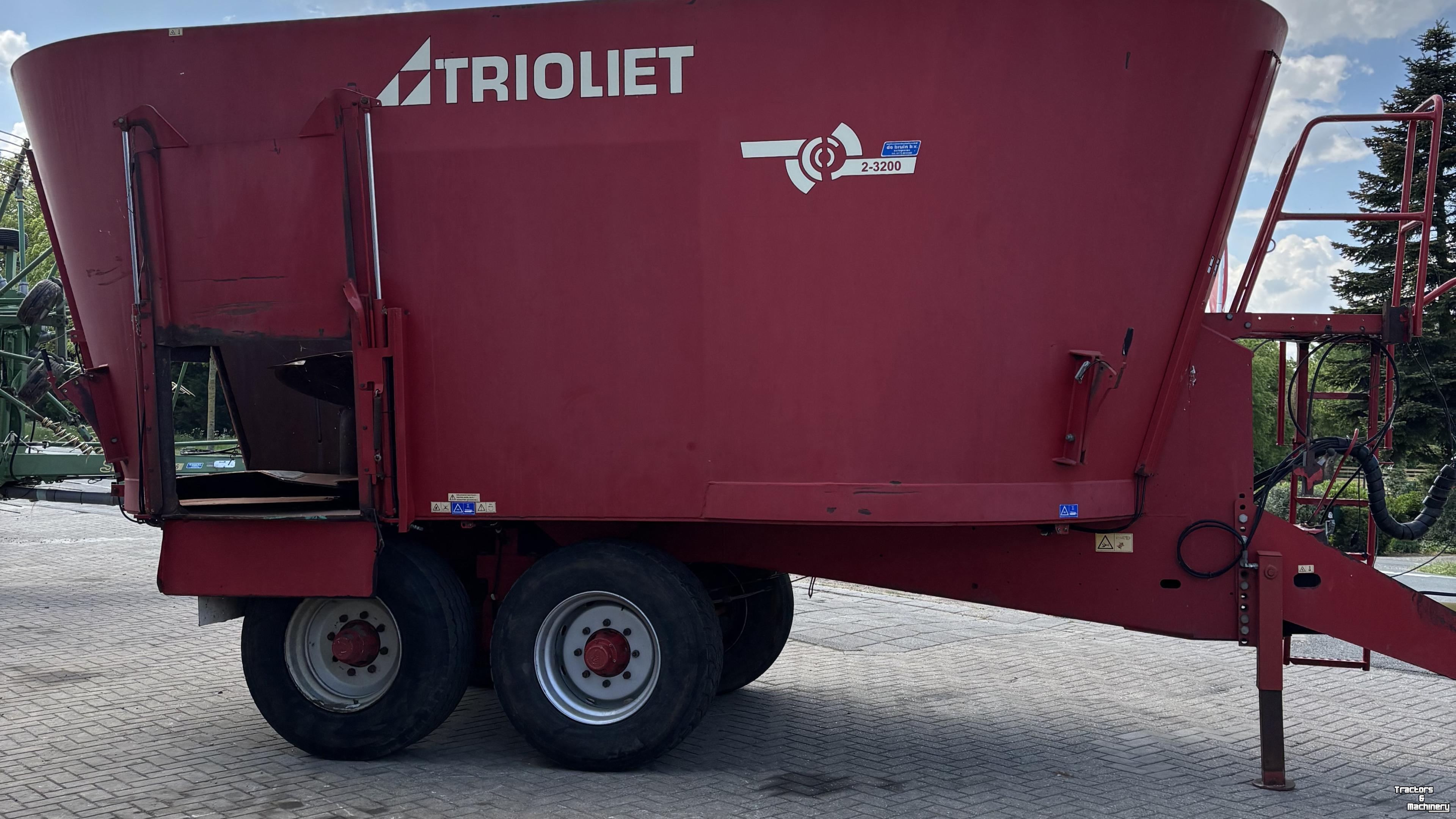 Voermengwagen Vertikaal Trioliet TRIOLIET SOLOMIX 2-3200 ZKT