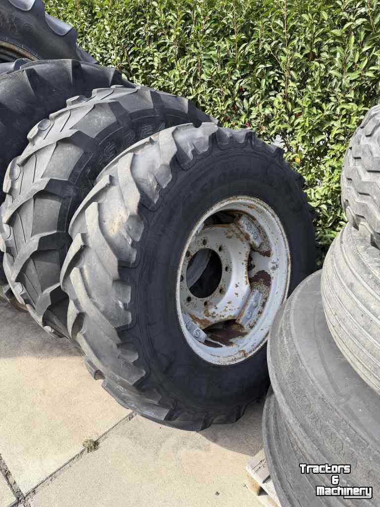 Wielen, Banden, Velgen & Afstandsringen Case-IH set velgen 24 inch, met 14.9-24 banden erop