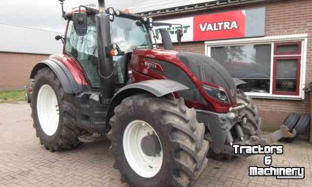 Traktoren Valtra T174 Versu Smarttouch Tractor