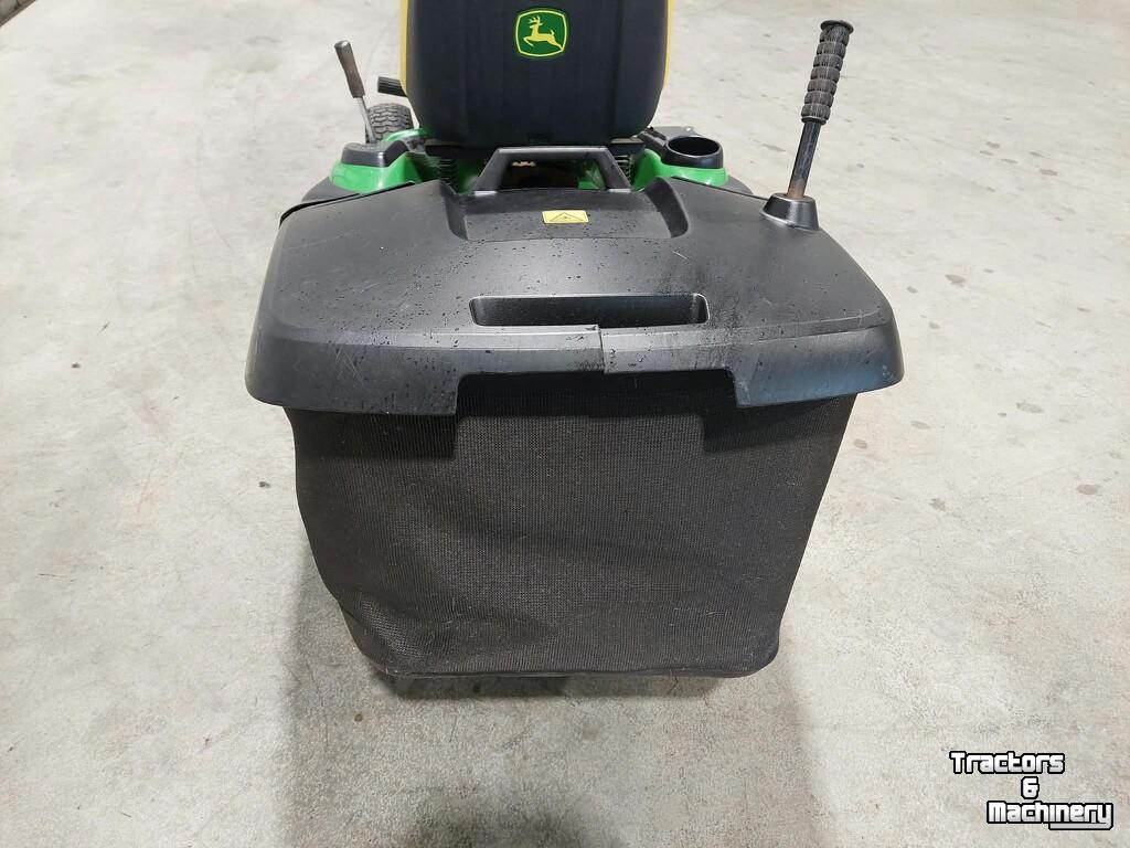 Zitmaaier John Deere X 155R