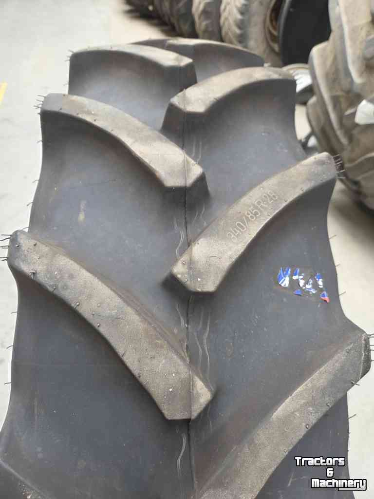Wielen, Banden, Velgen & Afstandsringen Mitas 340/85R28 AC85
