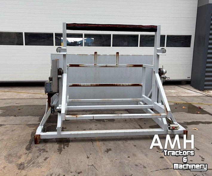 Transportband  2730X650 Bunker met uitvoerband+kantelaar, Feed hopper with discharge conveyor including bin tipper, Dosierbunker mit Austragsband inklusive Kistenkipper