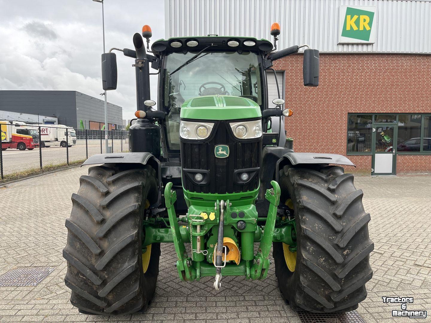 Tractor / Trekker John Deere 6215R