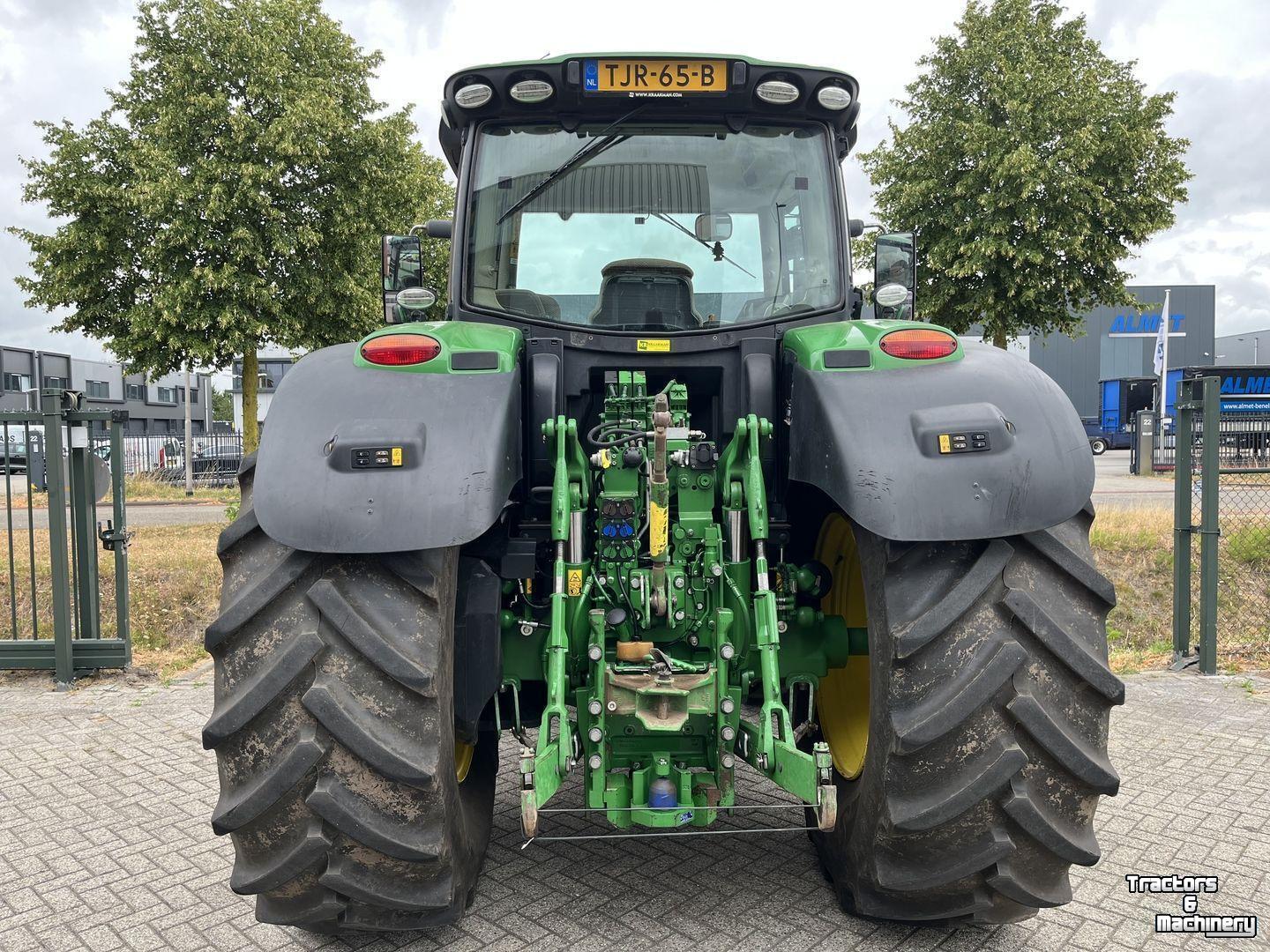 Tractor / Trekker John Deere 6215R