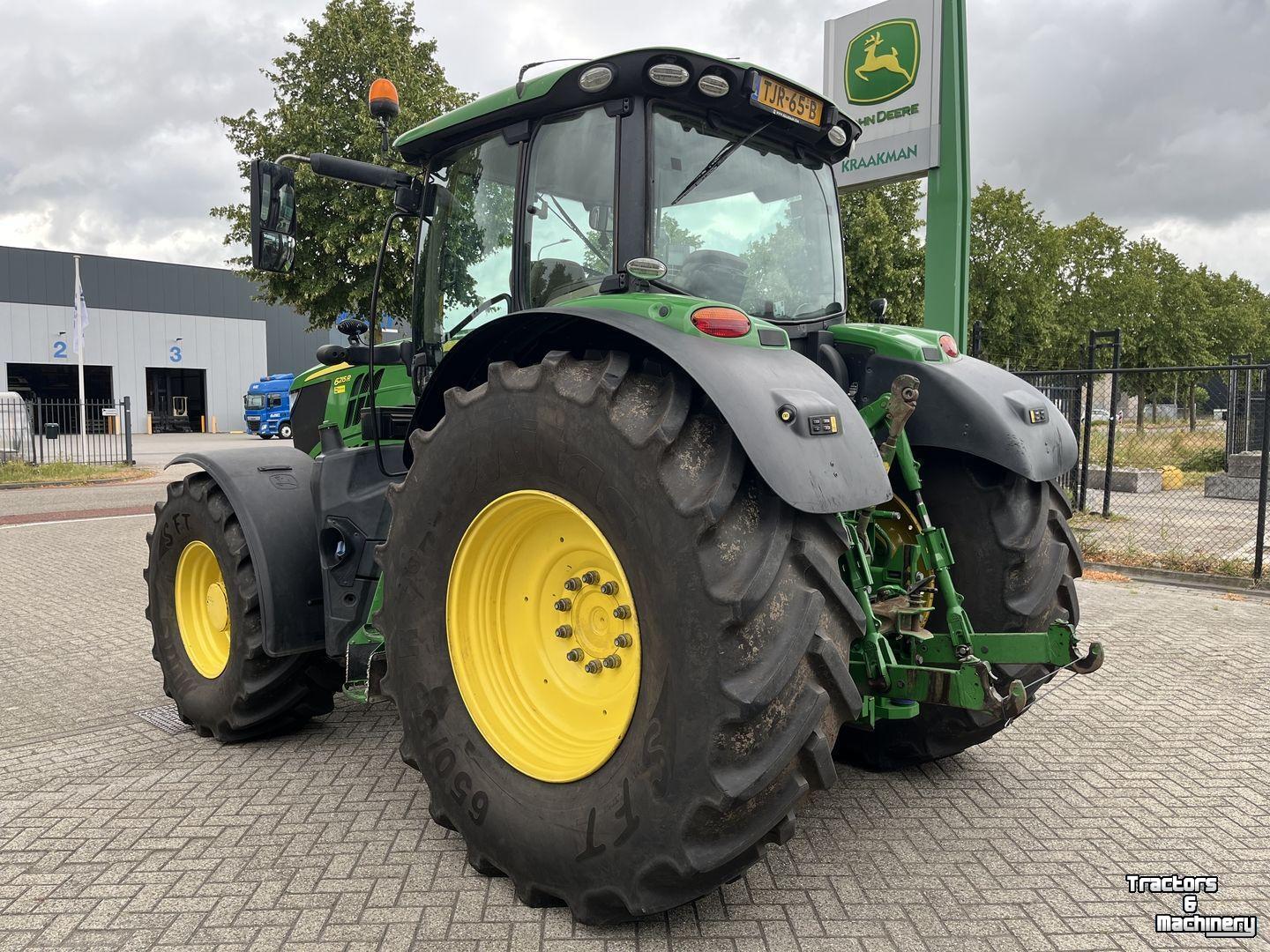 Tractor / Trekker John Deere 6215R
