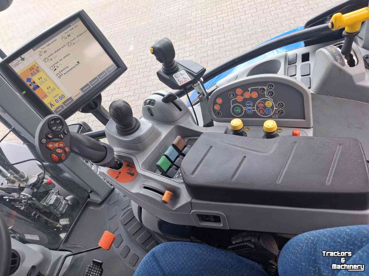 Tractor / Trekker New Holland T6.140 Autocommand