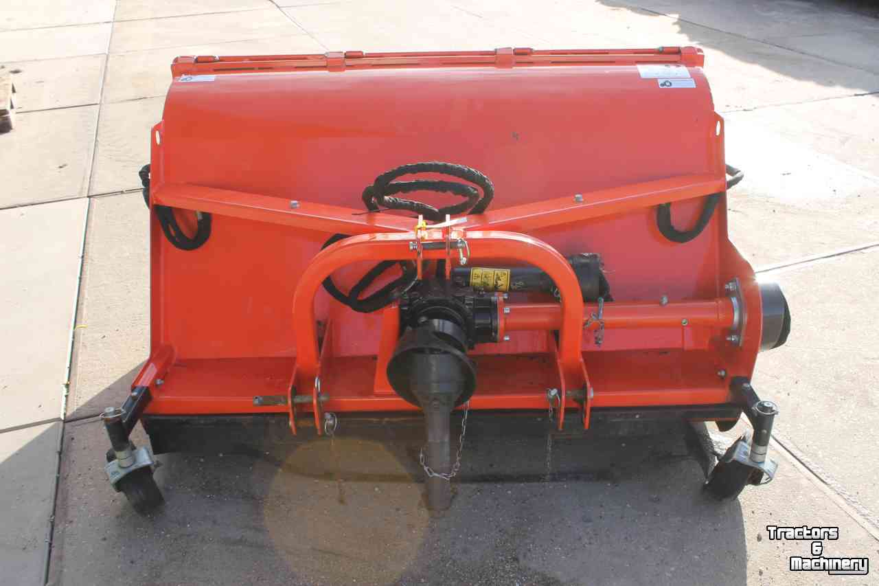 Klepelmaaier Boxer LOW160 klepelmaaier met hydraulische laaglossende opvangbak
