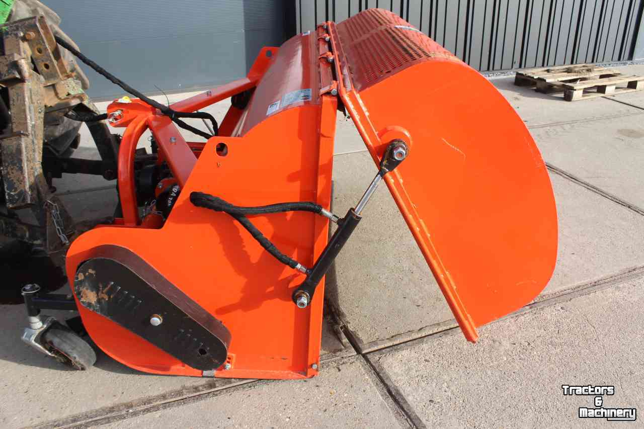 Klepelmaaier Boxer LOW160 klepelmaaier met hydraulische laaglossende opvangbak