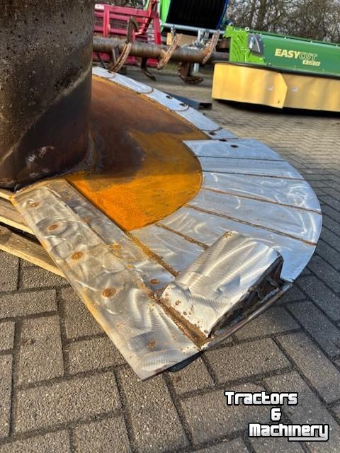 Voermengwagen Vertikaal Peecon Set mengvijzels met RVS slijtplaten voor bodemdiamete