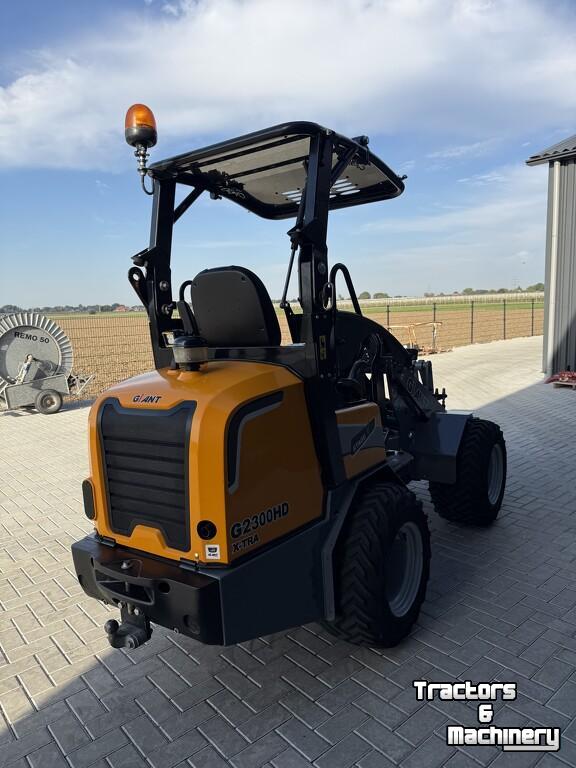 Tractor / Trekker Giant G2300extra