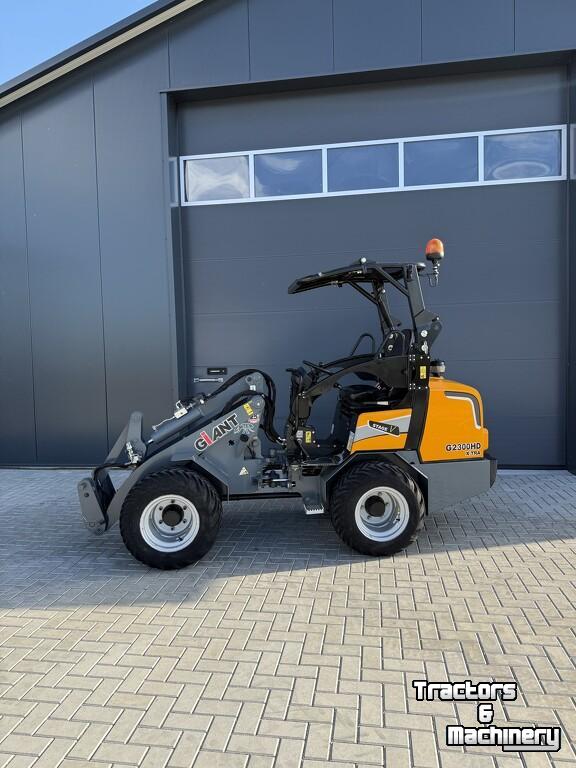 Tractor / Trekker Giant G2300extra