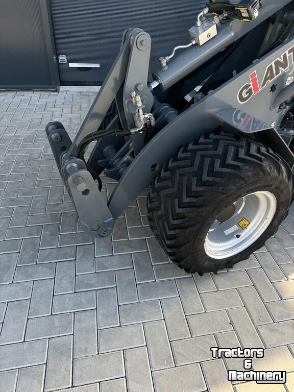 Tractor / Trekker Giant G2300extra