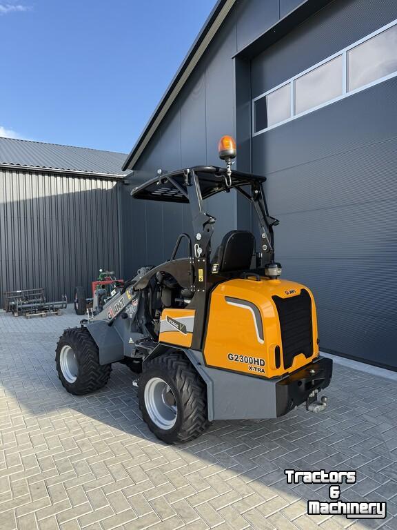 Tractor / Trekker Giant G2300extra
