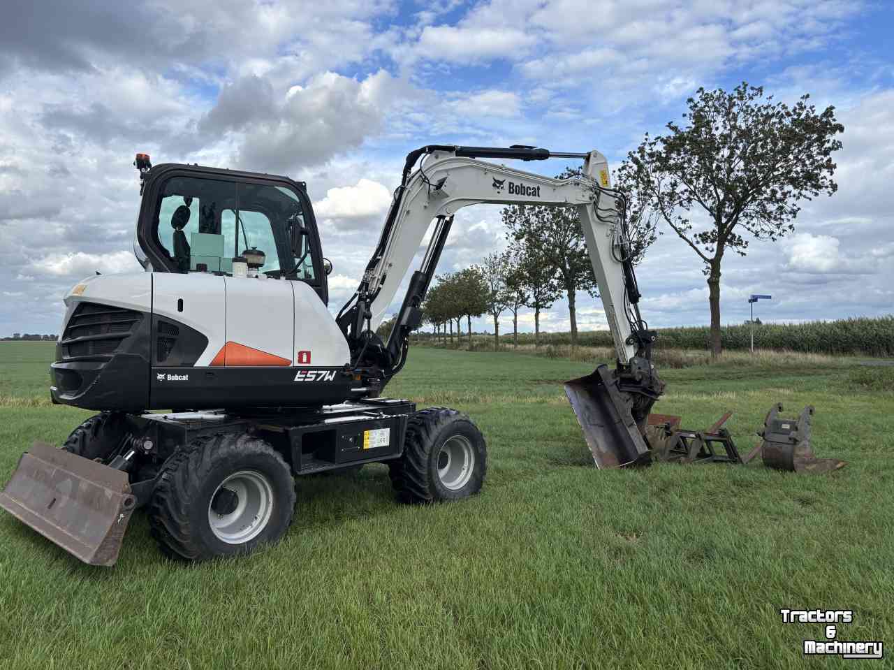 Bandenkraan / Graafmachine op wielen Bobcat E57W