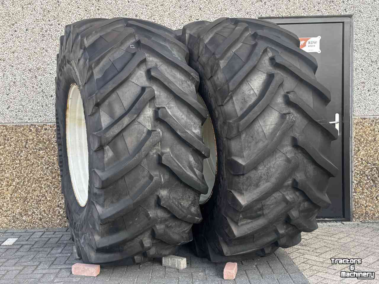Wielen, Banden, Velgen & Afstandsringen Trelleborg Set TM900  800/70R38 op velg asgat 280/335/10gaats  48mm