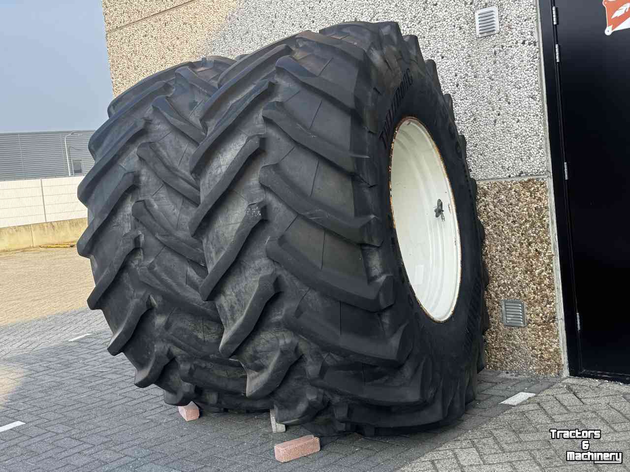 Wielen, Banden, Velgen & Afstandsringen Trelleborg Set TM900  800/70R38 op velg asgat 280/335/10gaats  48mm