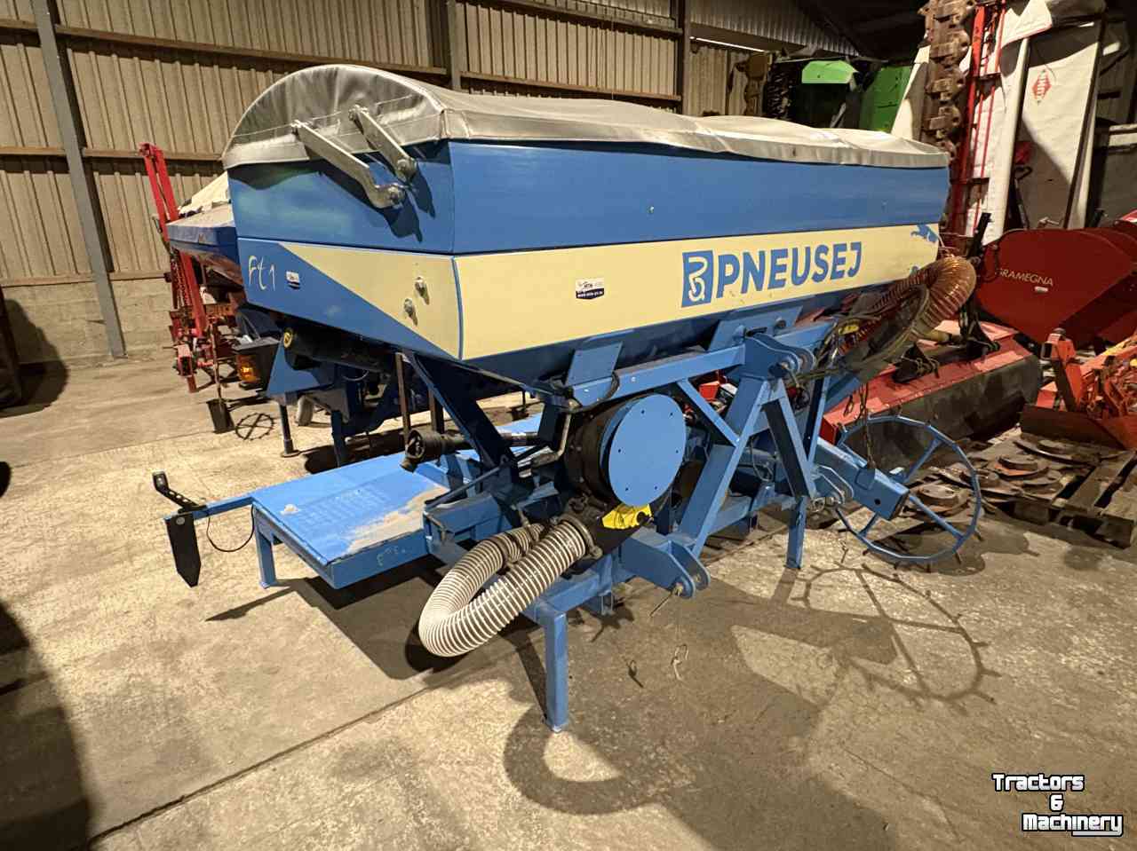 Zaaimachine Pneusej  FT1 front zaaitank met gewicht