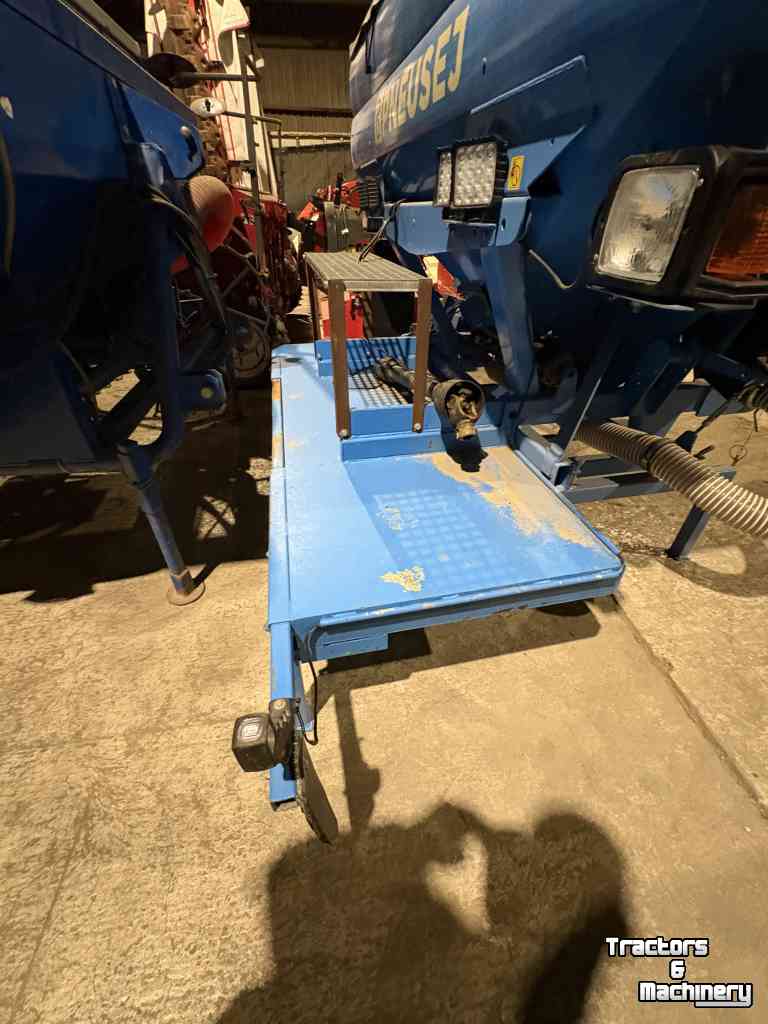 Zaaimachine Pneusej  FT1 front zaaitank met gewicht
