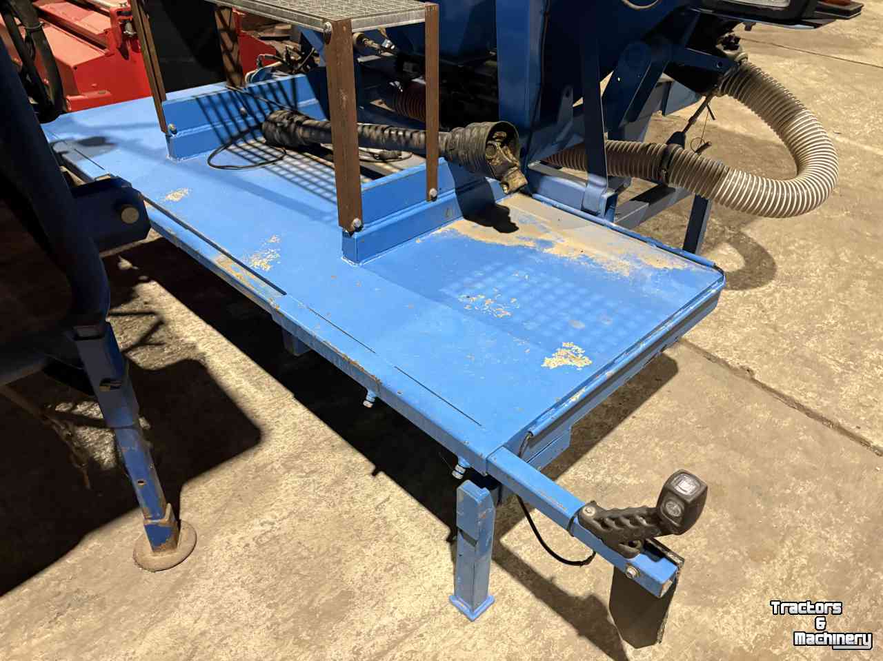 Zaaimachine Pneusej  FT1 front zaaitank met gewicht