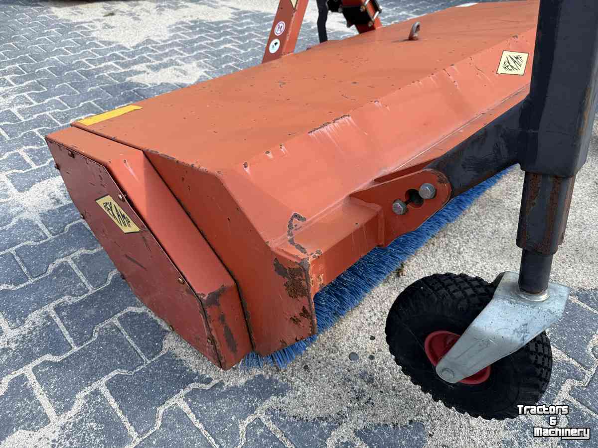 Veegmachine Hekamp Veegmachine met opvangbak