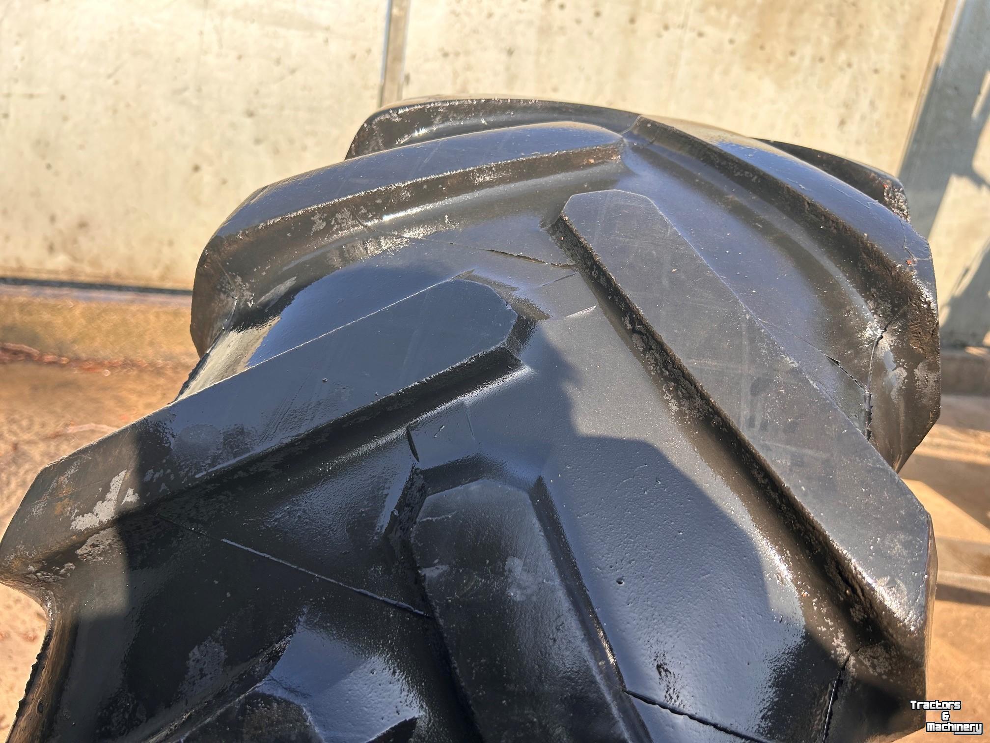 Wielen, Banden, Velgen & Afstandsringen Michelin 405/70R20 op velg