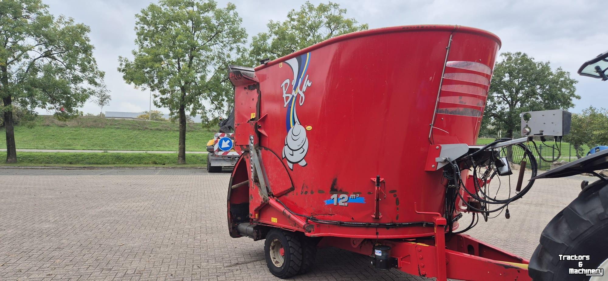 Voermengwagen Vertikaal Peecon BIGA 12M3