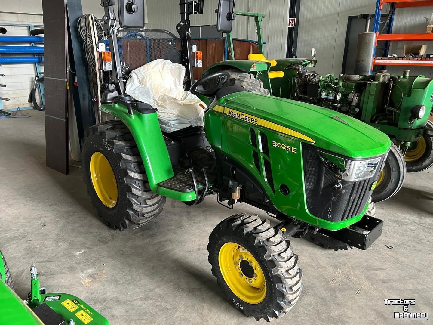 Smalspoor tractor John Deere 3025E