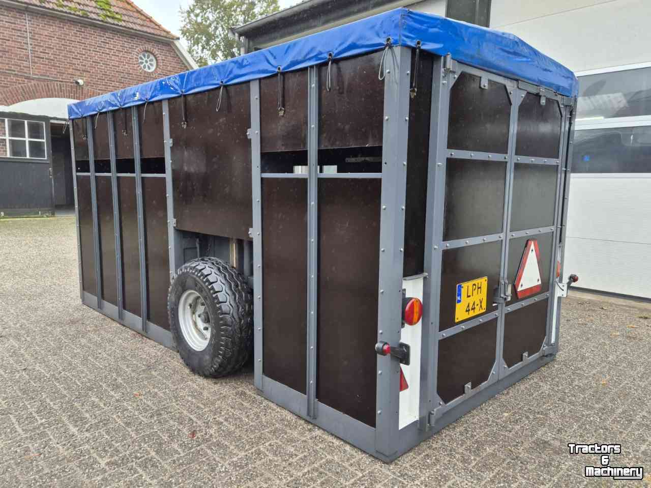 Overige landbouwtransportmachines en toebehoren  Veewagen 4x2m hydraulisch zakken heffen