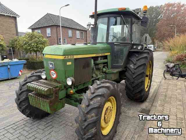 Tractor / Trekker John Deere 4230
