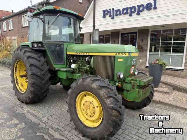 Tractor / Trekker John Deere 4230
