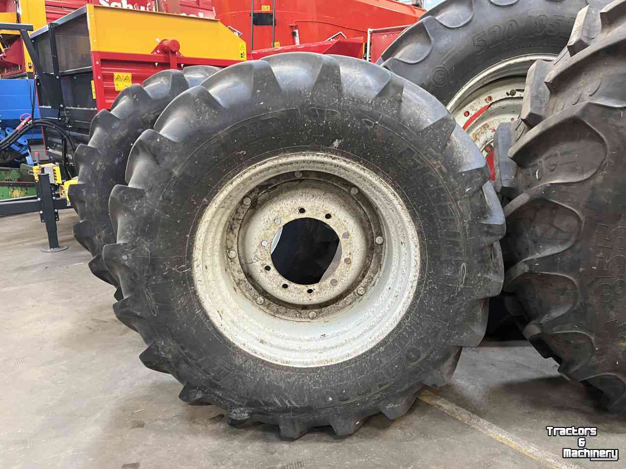Wielen, Banden, Velgen & Afstandsringen Michelin 540/65R30 MultiBIB / BKT 520/85R42 AgriMAX