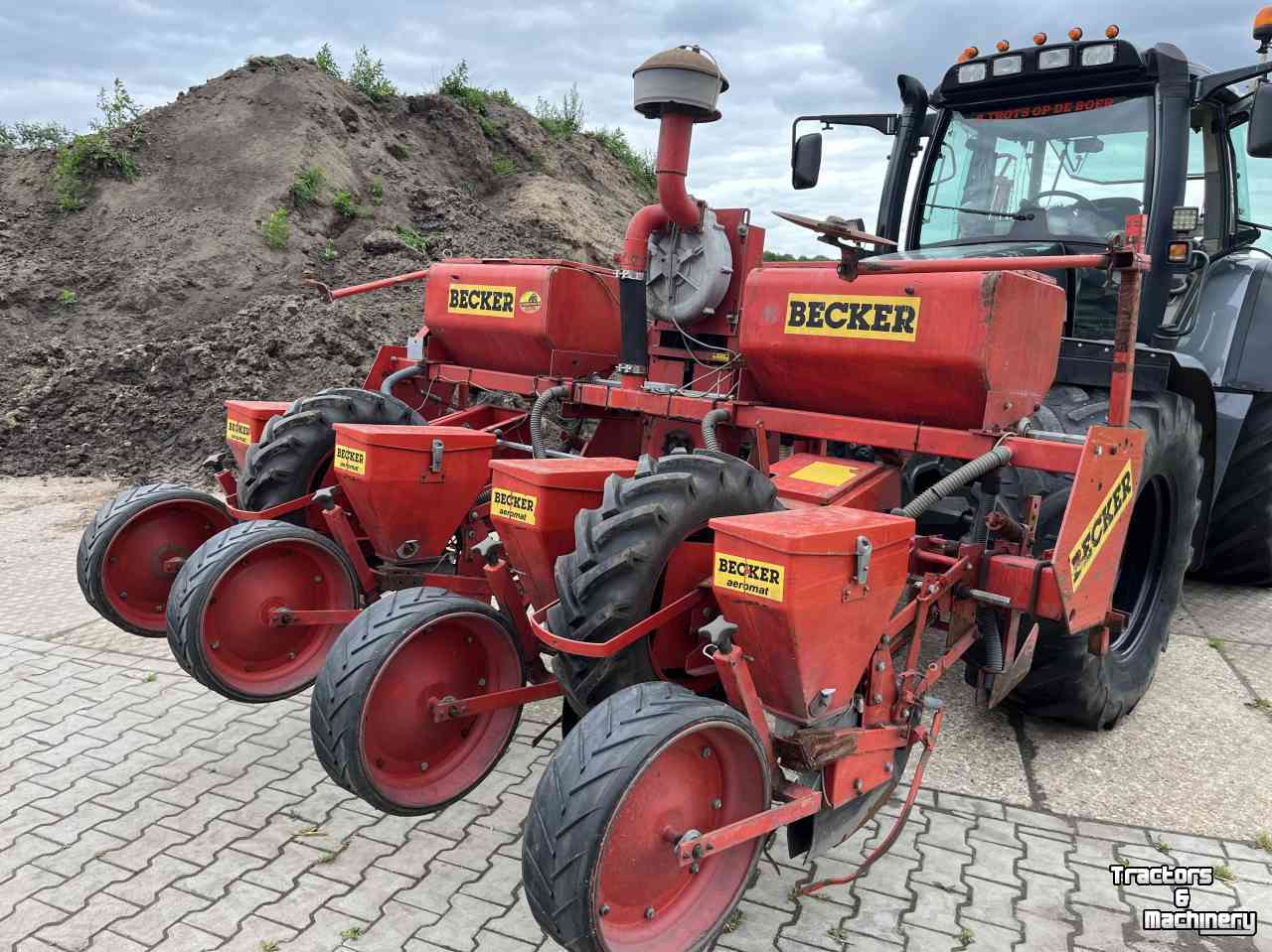 Zaaimachine Becker 4 rijer maiszaaimachine