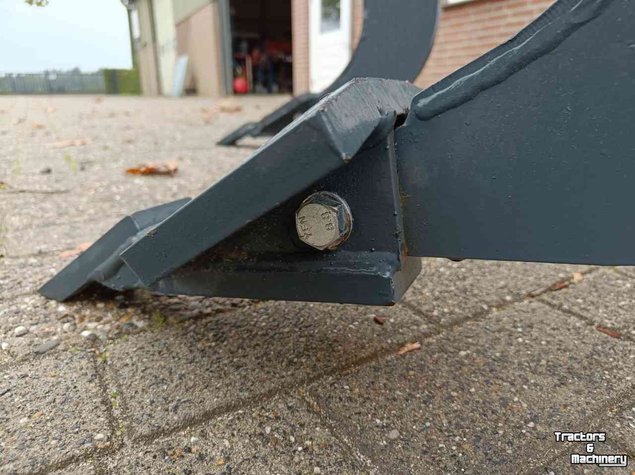 Woeler / Diepwoeler / Voorzetwoeler  RM-3 woeler 3-poot