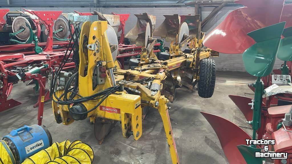 Ploegen  Optimus 4schaar ploeg