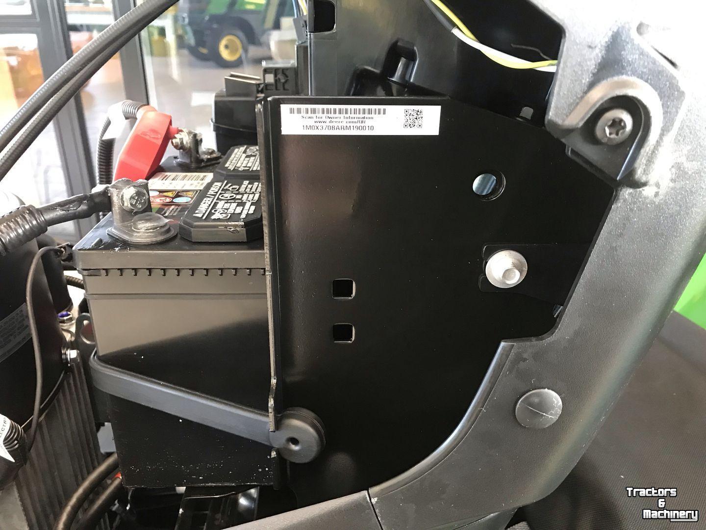 Zitmaaier John Deere X370